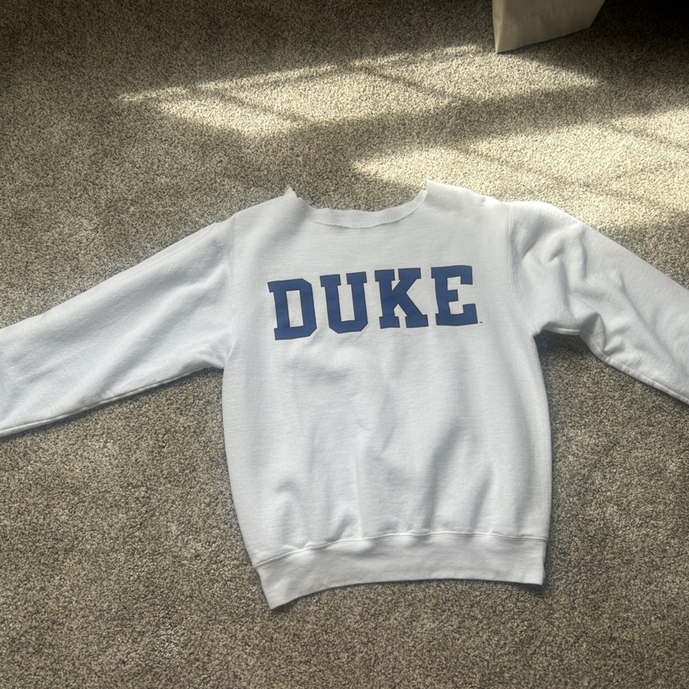 Duke crew neck size medium to small (runs smaller )